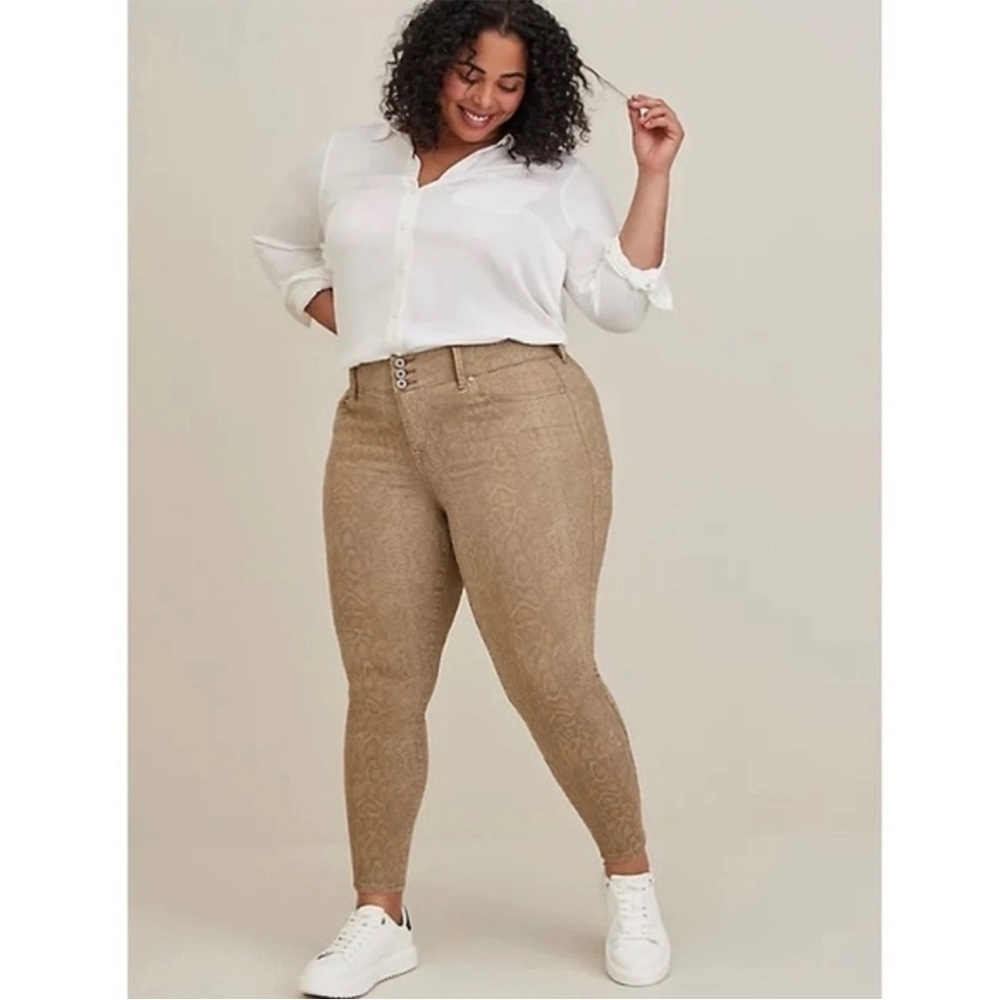 Torrid Jegging Skinny High-rise Jean in Python Tan Size 22R